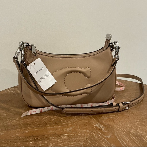 Coach
TERI SHOULDER BAG - Picture 6 of 8